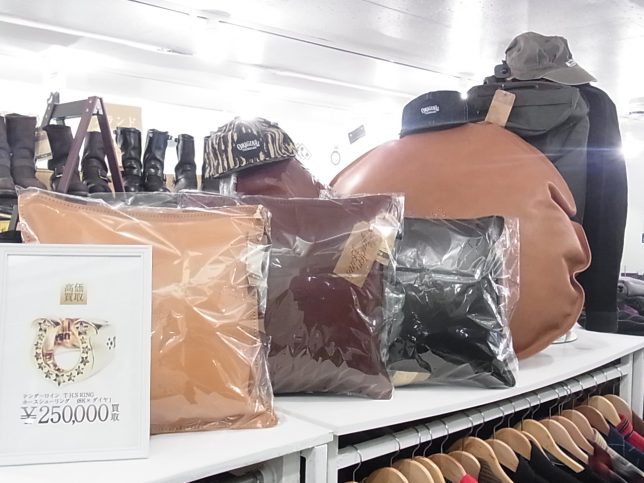テンダーロイン T-CUSHION レザークッション 複数入荷! 買取価格公開中!
